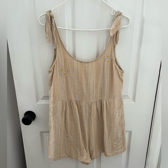 Floral Romper - Picture 2 of 4